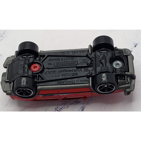 2018 Matchbox #99 MBX Road Trip '90 Volkswagen Golf Country Red - Picture 7 of 8